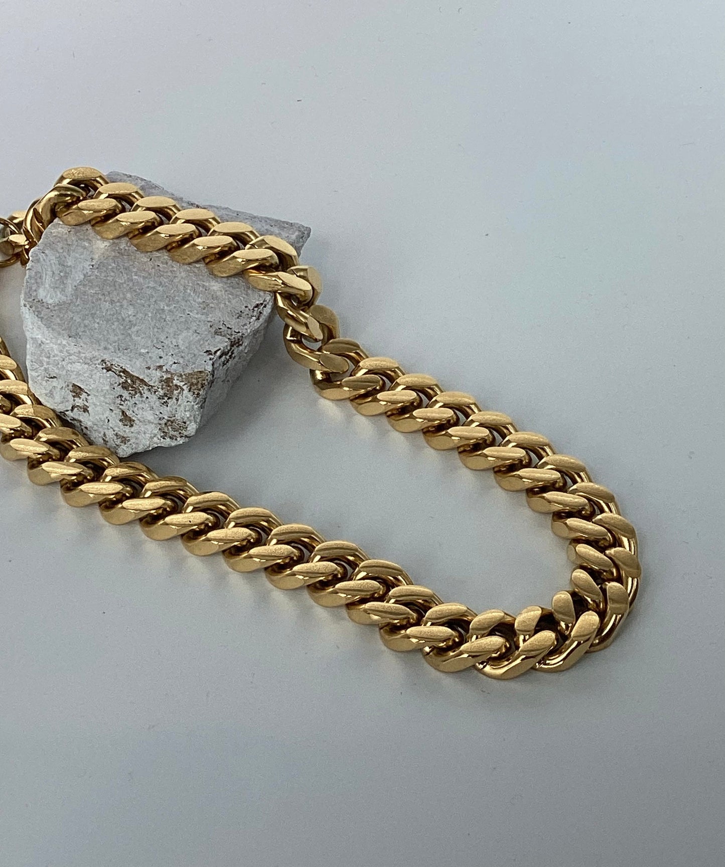 Cassie Cuban Link Neckless