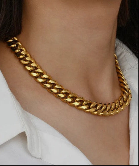 Cassie Cuban Link Neckless