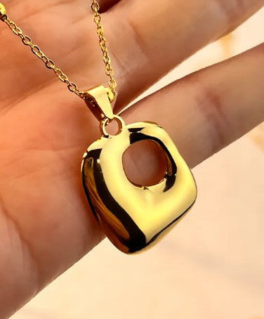 Melani Pendant Neckless